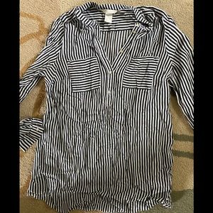 H&M Light weight maternity blouse size M
